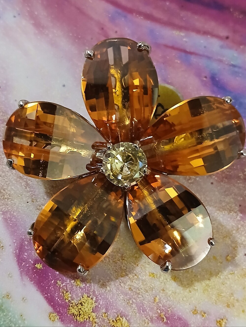 Feminine Flower Vintage Style Amber-Coloured Crystal Brooch